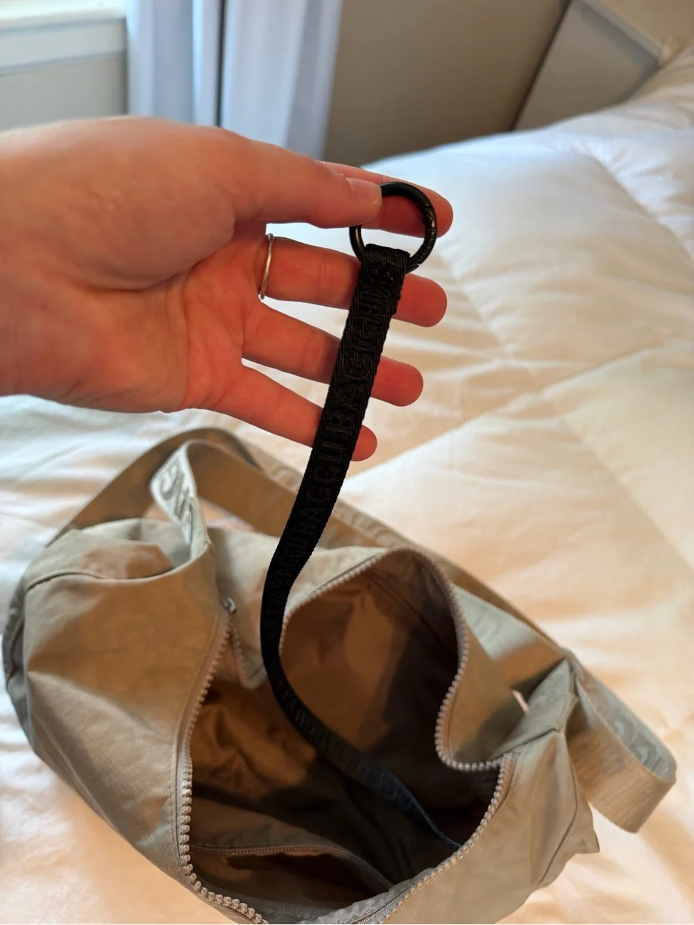 Baggu dove medium crescent Crossbody Shoulder Bag with longer Strap & key strap - Picture 5 of 5